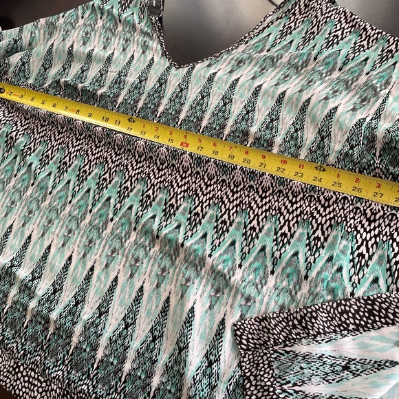 Flowing Cold Shoulder Top - Picture 5 of 8